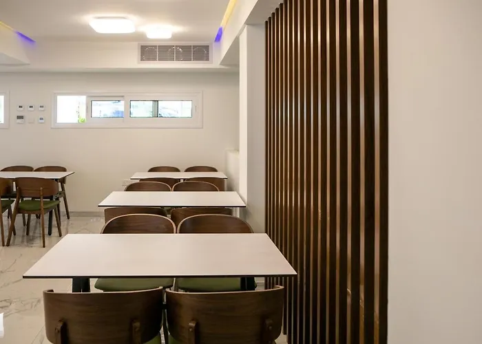 Western Larco 4* Ларнака