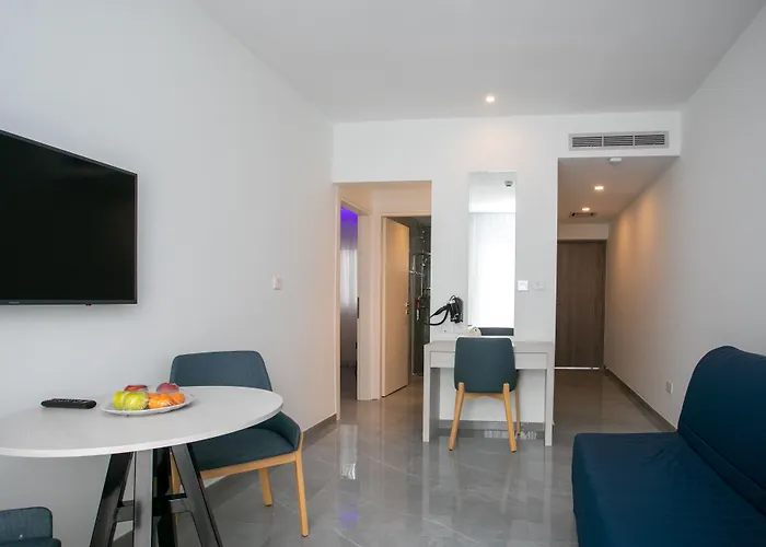 Western Larco Отель