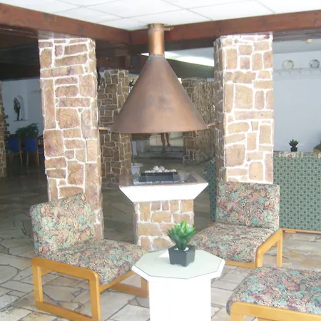 מלון Western Larco 4*