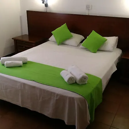 מלון Western Larco 4*