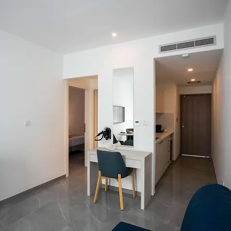 Western Larco 4*