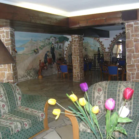 Western Larco Отель