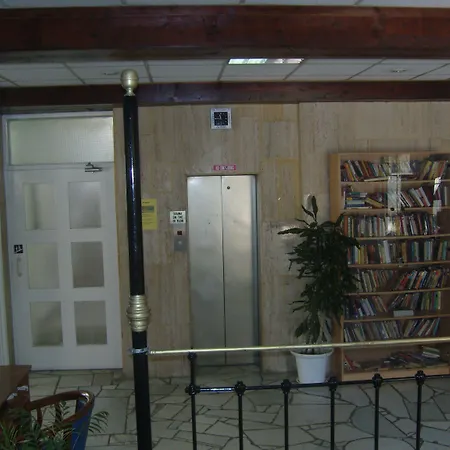 Western Larco Отель